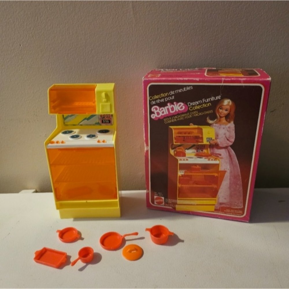 Vintage 1978 Mattel Barbie Dream Furniture Collection Stove Microwave